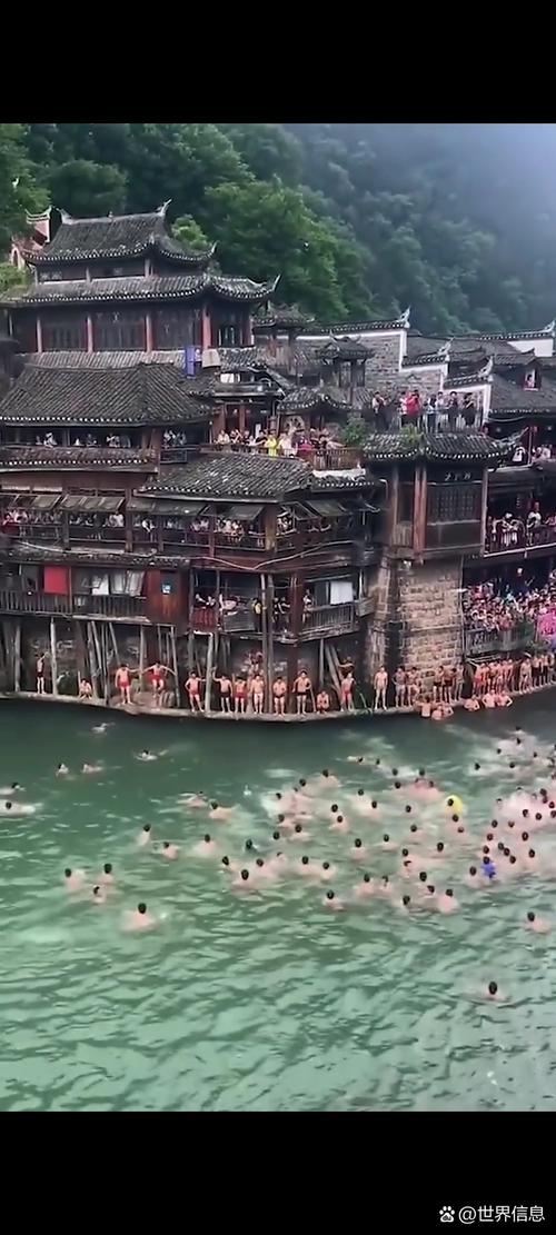 新门内部资料免费提供和凤凰古城百人抢鸭子与凤凰古城百人抢鸭子是真的吗